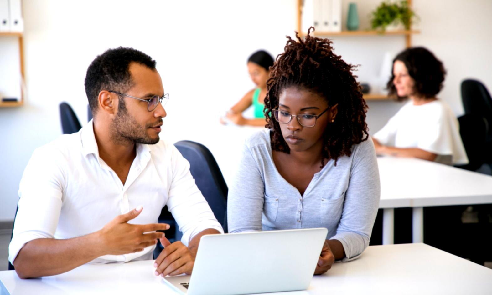 Modernes Bildungszentrum für Finanzanalyse in Hamburg